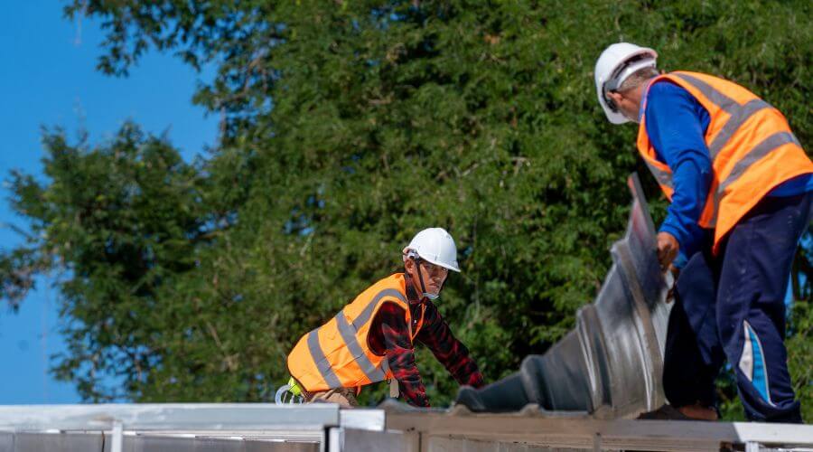 Professional gutter cleaning in Duarte, CA